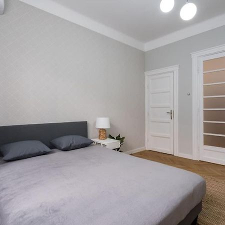 Exquisite Art Deco 2Br Apartment Prime Location Bucarest Extérieur photo