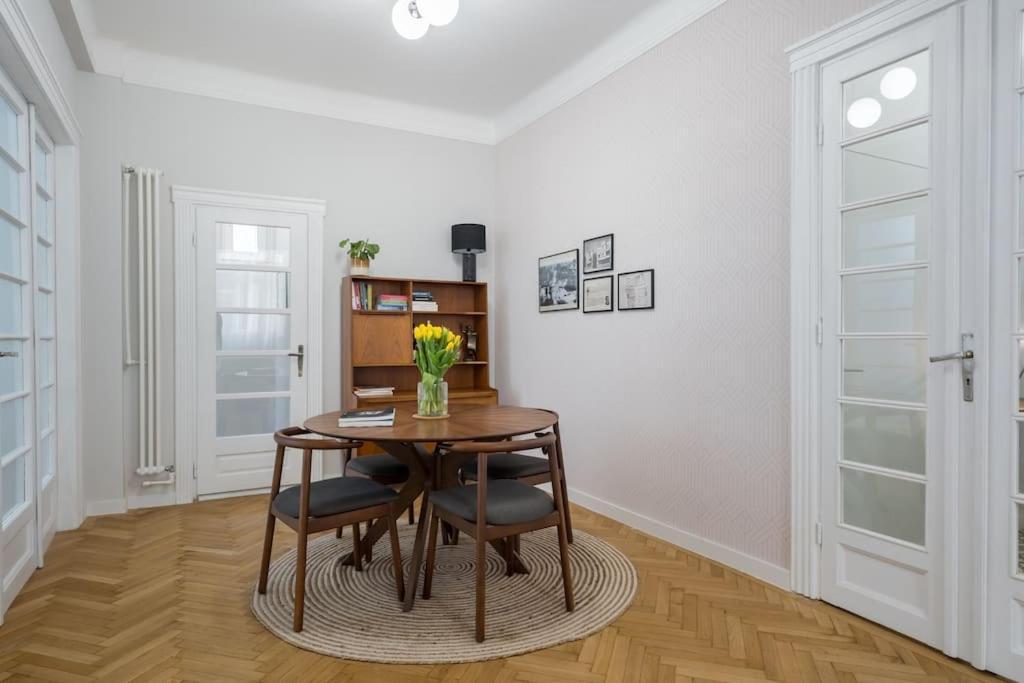 Exquisite Art Deco 2Br Apartment Prime Location Bucarest Extérieur photo