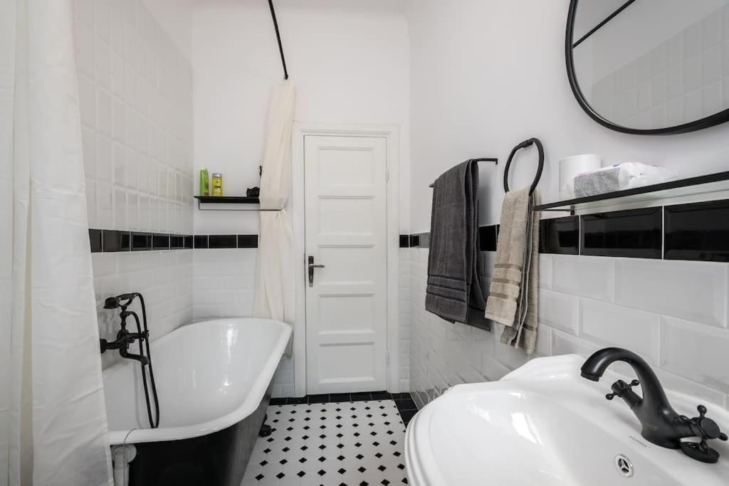 Exquisite Art Deco 2Br Apartment Prime Location Bucarest Extérieur photo