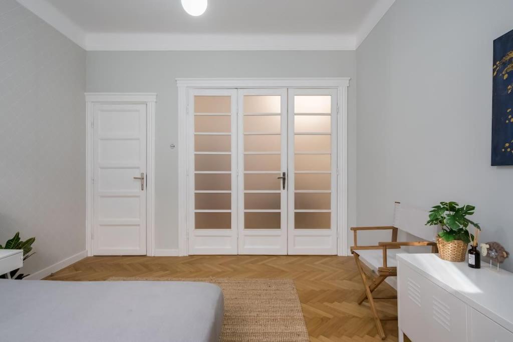 Exquisite Art Deco 2Br Apartment Prime Location Bucarest Extérieur photo