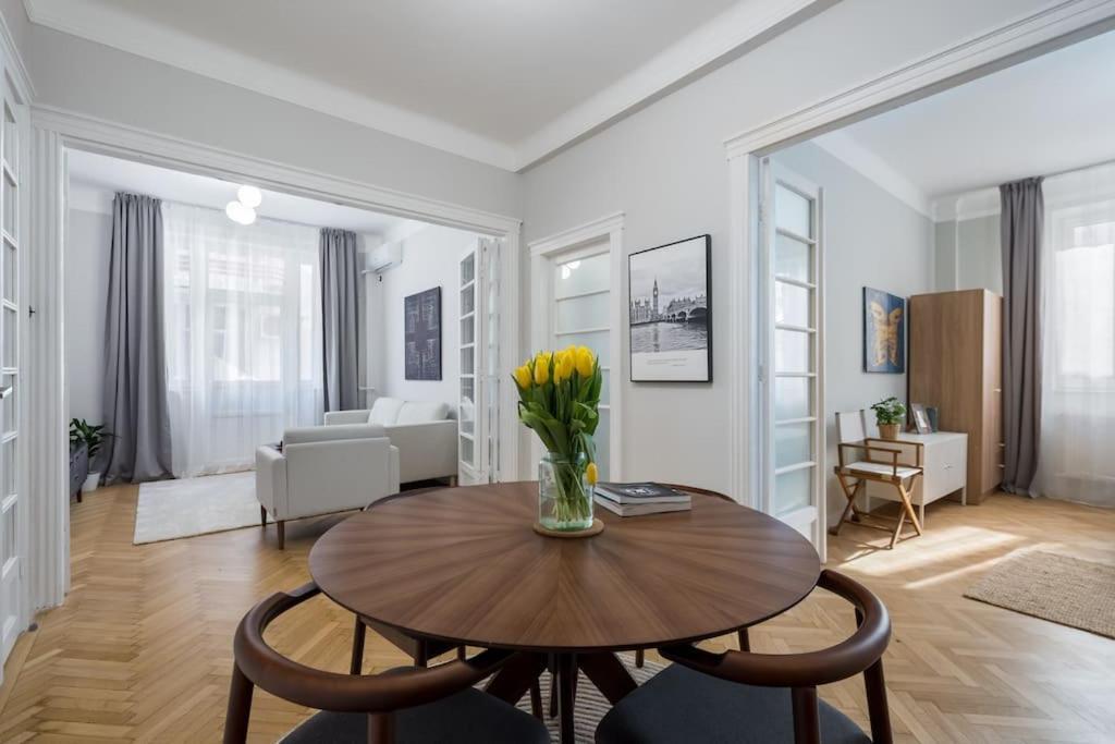 Exquisite Art Deco 2Br Apartment Prime Location Bucarest Extérieur photo